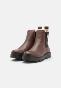Tommy Jeans CHELSEA BOOT - Botines con plataforma - carob chocolate