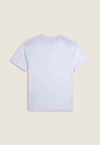 T-shirt bianco a maniche corte con collo rotondo classico, in morbido cotone e cuciture piatte per una finitura pulita. Vista posteriore mostrata.