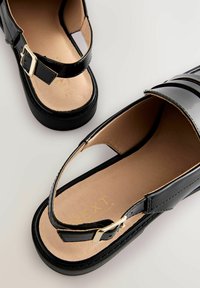Next REGULAR FIT-FOREVER COMFORT  ROUND - Takaa avoimet ballerinat - black
