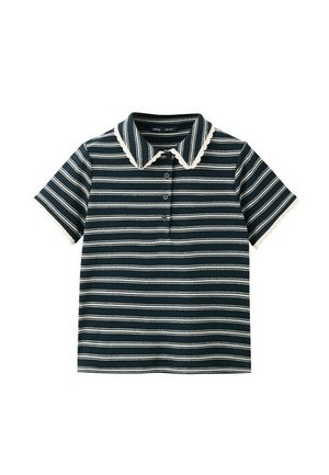Marineblaues Polo mit kurzen Ärmeln, weißen horizontalen Streifen, drei Knöpfen sowie weißem, gewelltem Kragen- und Ärmelbündchen.