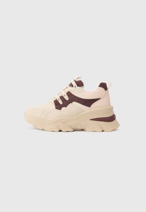 JENNAA - Trainers - berry