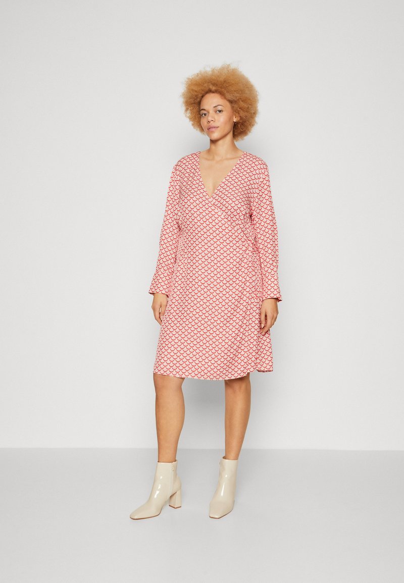 Tommy Hilfiger Curve - SEAL KNEE DRESS - Freizeitkleid - daring scarlet, Vergrößern