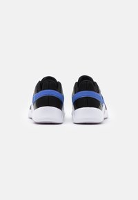 Nike Performance LEGEND ESSENTIAL  - Sapatilha de treino - black/medium blue/doll/white