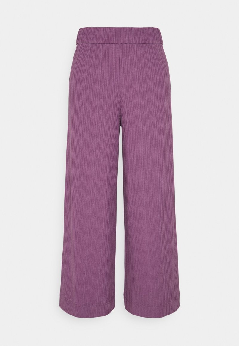 Pantalon violet à jambes larges et taille haute en tissu côtelé avec ceinture élastique, présenté sur un fond clair et uni. Pas de poches ni de fermetures apparentes.