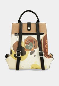 Sac à dos multicolore avec un motif floral, featuring un dessus beige, des bretelles noires et une poche zippée à l'avant. Fabriqué en matériau durable.