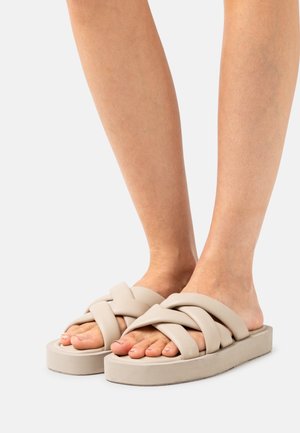 SIENNA - Klapki - beige