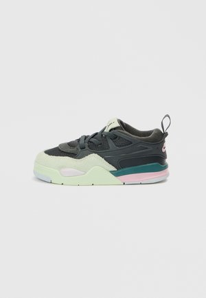 JORDAN 4 UNISEX - Sneaker low - anthracite/iced carmine/barely green/jade aura