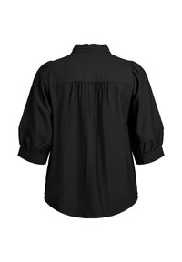 Svart blus med hög krage, korta puffärmar och en rynkad bakpanel. Slät textur med subtila sidsskärningar vid fållen.