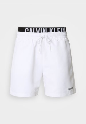 Hvite shorts for menn med elastisk midjebånd, hvit snor, svart innerbånd merket "Calvin Klein" og lite logo på venstre ben.