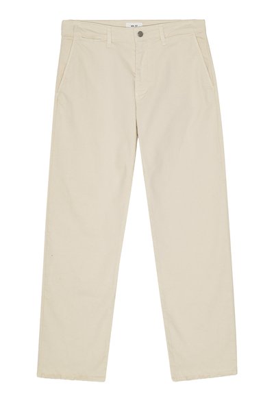 Beige Baumwollhosen mit geradem Bein, vorderen Taschen und einem Knopfverschluss an der Taille. Glatte Textur, minimale Nähdetails.
