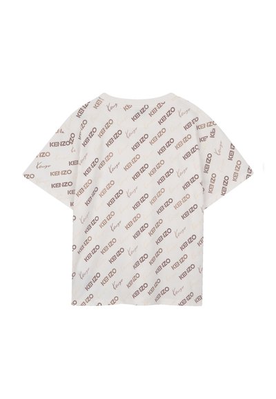 T-shirt blanc à manches courtes avec le logo "KENZO" répété en différentes nuances de marron imprimé en diagonale sur le tissu.
