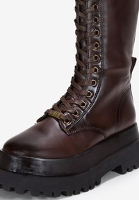 Bosanova CON CORDONES - Botas con plataforma - marron