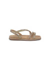 Sandales dorées à brides entrecroisées multiples ornées de petits clous, avec une semelle intérieure en suede douce et une semelle plate basse.