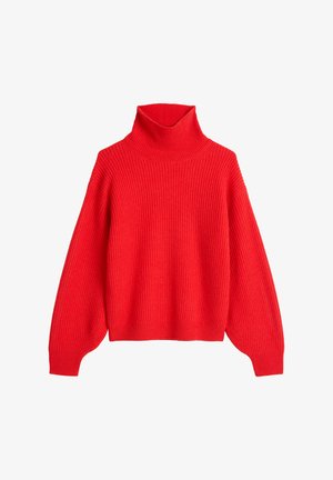 Czerwony prążkowany sweter z golfem o luźnym kroju i długich rękawach. Tekstura wydaje się miękka, a dekolt wysoki i dopasowany.