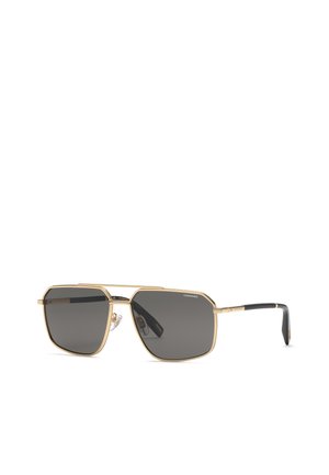 Lunettes de soleil rectangulaires à monture dorée, verres teintés foncés et extrémités des branches noires, marquées Chopard sur les verres et les branches.