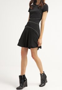 MICHAEL Michael Kors Žerzejové šaty - black