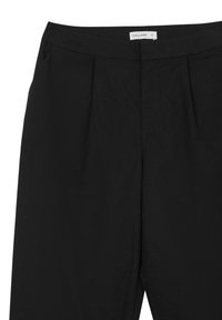 Pantalons noirs ajustés avec poches latérales, plis avant et une étiquette à la taille indiquant "CALLIOPE S".