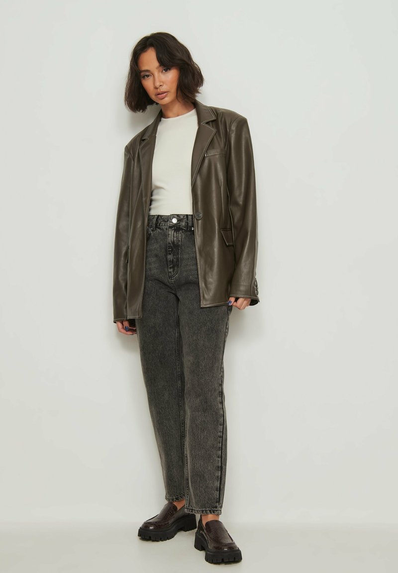 NA-KD Relaxed fit jeans grijs