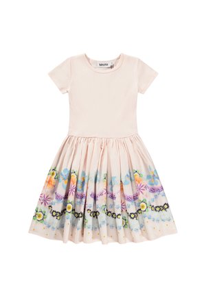 Rochie roz cu maneci scurte, cu un corset ajustat și o fustă evazată. Prezintă un imprimeu floral colorat la tiv și o textură plisată.