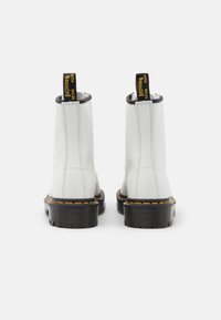 Dr. Martens 1460 BEX 8 EYE BOOT UNISEX - Botins de atacadores - white smooth