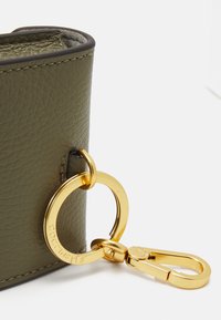 Coccinelle BEAT  - Andre accessories - laurel green