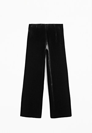 Zwarte fluwelen wijde broek met rechte snit, platte voorkant en geen zichtbare sluitingen. Zachte textuur met een lichte glans.