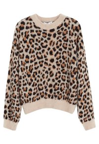 Suéter de estampado de leopardo en tejido suave y aterciopelado; con manchas negras, marrones y naranjas sobre un fondo beis; cuello redondo, corte relajado.