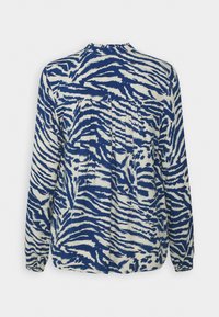 Langärmlige Bluse in Creme und Blau mit einem Zebra-Muster. Sie hat einen hohen Ausschnitt, eine gefältelte Rückenpartie und enganliegende Manschetten.
