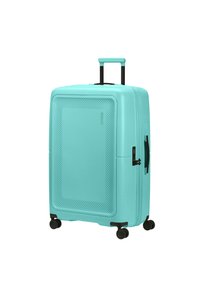 Turkoosi kovamuovinen matkalaukku, jossa on teksturoitu pinta, telescopinen kahva ja mustat pyörät. Etupuolella on hienovaraisia viistokuvioita.