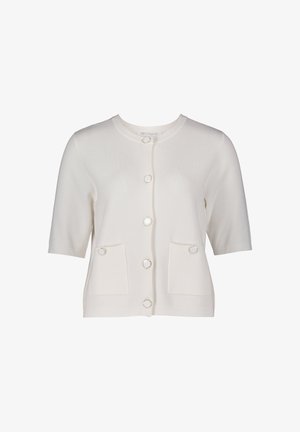 Cremefarvet cardigan med korte ærmer, der har to forlommer med runde detaljer og en række knapper ned foran.