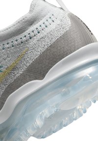Nike Sportswear AIR VAPORMAX 2023 FLYKNIT - Sapatilhas - photon dust life lime flat pewter dusty cactus-pure platinum flat pewter