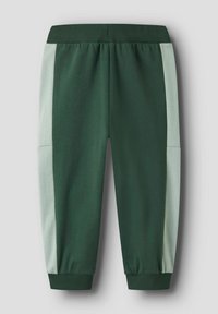 Groene joggers met een geribbelde tailleband, voorzien van lichtgroene zijkanten en elastische boorden, gemaakt van zachte, rekbare stof.