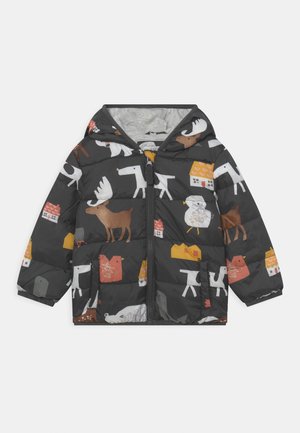 Giacca imbottita nera con modelli colorati di animali e case, cappuccio, chiusura con zip e tasche laterali. Tessuto morbido e trapuntato.