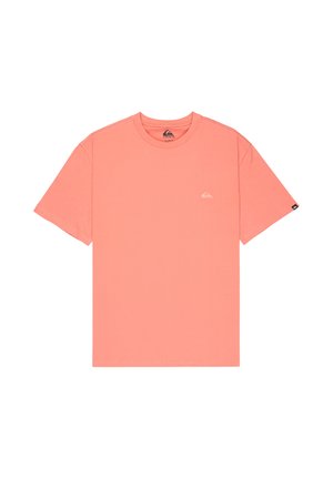 Koraalkleurig katoenen t-shirt met een ronde hals, korte mouwen en een subtiel wit logo op de borst. Kenmerkt zich door een losse pasvorm en een gladde textuur.