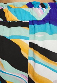 ONLY Petite ONLNOVA LUX ALBA  - Calções - surf the web/glowy