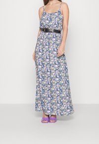 ONLY Petite Długa sukienka