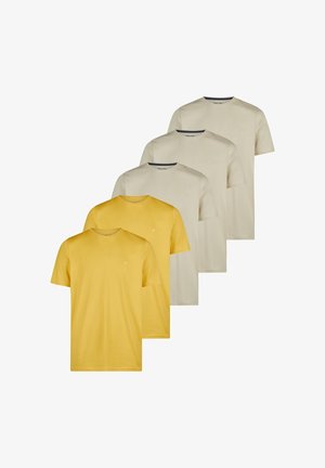 Satz von fünf schlichten T-Shirts mit Rundhalsausschnitt, drei in Beige und zwei in Senfgelb, in überlappenden Reihen auf einem weißen Hintergrund angeordnet.
