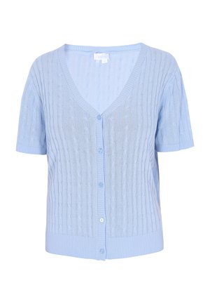Svijetloplavi kratki kardigan s kratkim rukavima i V-izrezom, s reljefnim pletenim uzorakom i zatvaranjem na pet dugmadi sprijeda. Rebrasti rub.