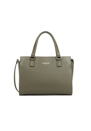 Borsa a mano verde oliva con due manici superiori e una tracolla removibile. Nome del marchio "Lancaster Paris" ben visibile sul davanti.
