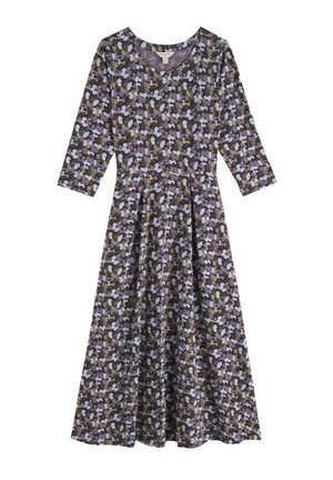 Sukienka w kwiatowy wzór z okrągłym dekoltem i rękawami o długości 3/4. Główne kolory to ciemny fiolet, jasny niebieski oraz zielone akcenty.