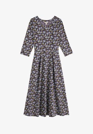 Sukienka w kwiatowy wzór z okrągłym dekoltem i rękawami o długości 3/4. Główne kolory to ciemny fiolet, jasny niebieski oraz zielone akcenty.