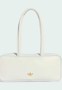 Bijela kožna torba s dvije ručke, pravokutnog oblika, plavim vrpčastim detaljima i zlatnim logotipom s tri lista na prednjoj strani.