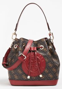 Borsa a secchiello marrone e rossa con motivo logo, dettagli in pelle, chiusura a coulisse, hardware dorato e una medaglietta logo rotonda.