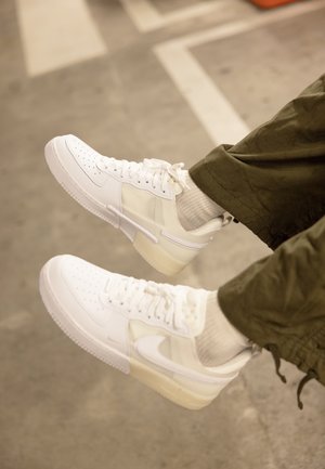 Sneakers - white