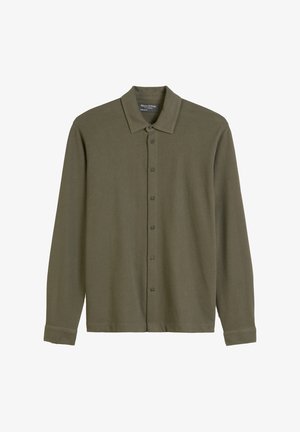 Olijfgroene blouse met lange mouwen, gemaakt van zachte stof, voorzien van een kraag, knoopsluiting aan de voorkant en knoopmanchetten voor een comfortabele pasvorm.