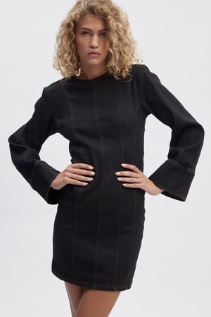 Denim dress in dark blue with long bell sleeves and vertical stitching details. Features a straight cut and slight stretch.