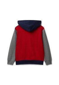 Felpa con cappuccio caratterizzata da un corpo rosso, maniche grigie e un cappuccio blu navy. Il tessuto è morbido con una texture liscia e dettagli a coste sull'orlo.
