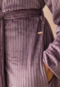 Next SUPERSOFT - REGULAR FIT - Morgonrock - lilac purple