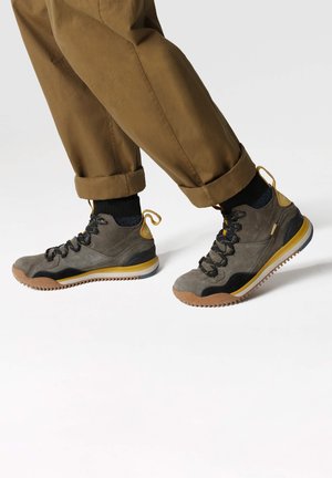 BACK-TO-BERKELEY III SPORT - Hikingschuh - NEW TAUPE GREEN/MINERAL GOLD