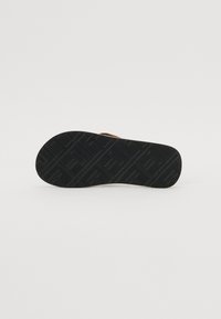 Thumbnail Image 5